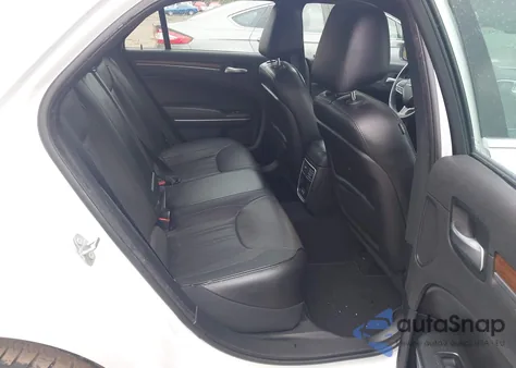 2019 Chrysler 300 300C z USA, uszkodzony, nr VIN 2C3CCAPT1KH556122